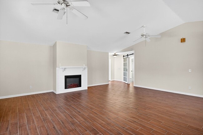 Photo - 2 Bedroom 2 bath Oversized Duplex with 2 Car Garage