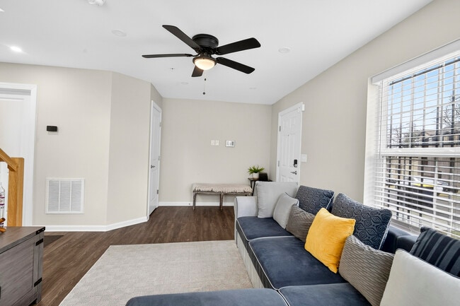 Photo - 4833 Gunther St