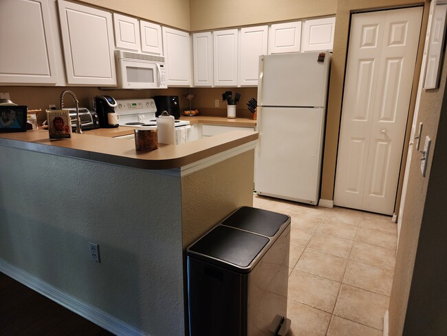 Kitchen - 4833 SW 91st Ter Unit O301