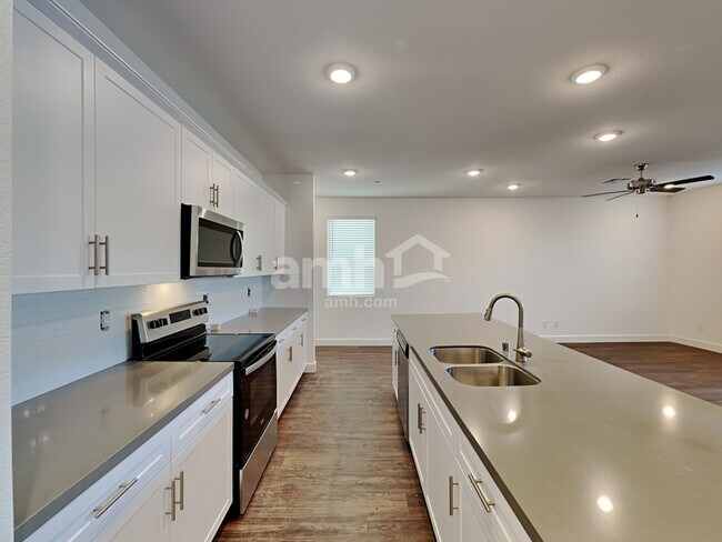 Photo - 3352 Blodwen St