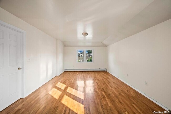 Photo - 141-08 256th St