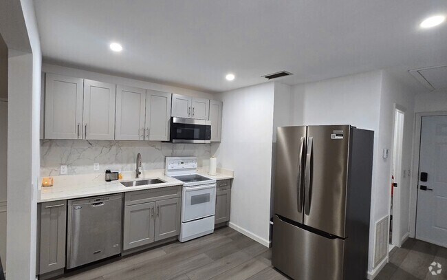 Building Photo - 4513 S Oak Dr Unit Q32B Rental