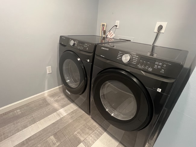 Photo - 2688 Pine Ridge Way N