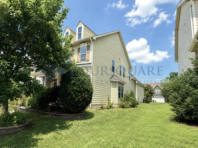 Beautiful 4-Bedroom Home Screened Porch & Bonus Room – Minutes from RTP, Shopping & Dining , Comm...