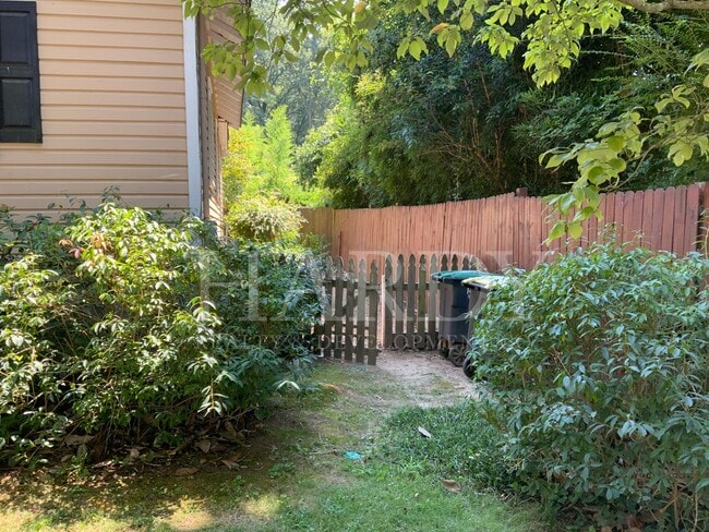Photo - 616 E 12th St SE
