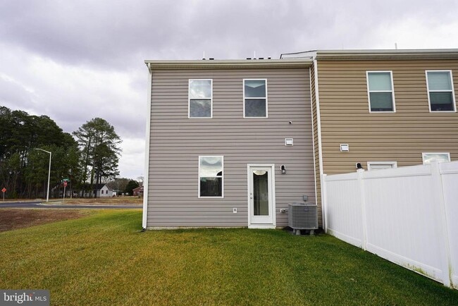 Photo - 1624 Severn St