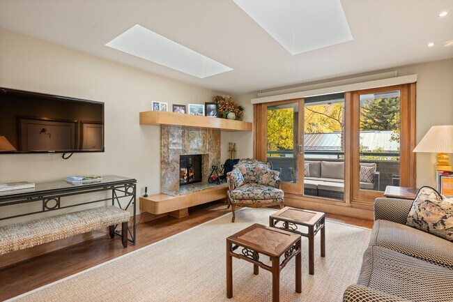 Photo - 1020 E Hopkins Ave Unit 9