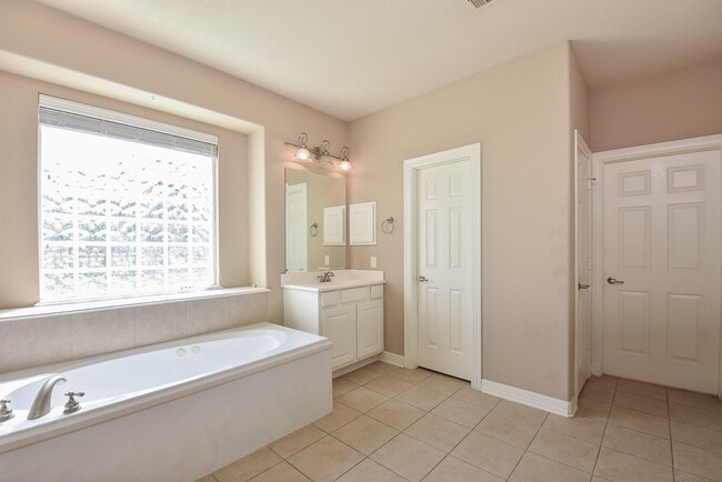 Building Photo - 2403 Galleon Point Ct