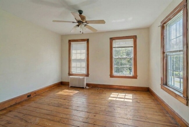 Photo - 30-32 Sherman St - Lakefront Living, Right in the Heart of Burlington Unit 30-2