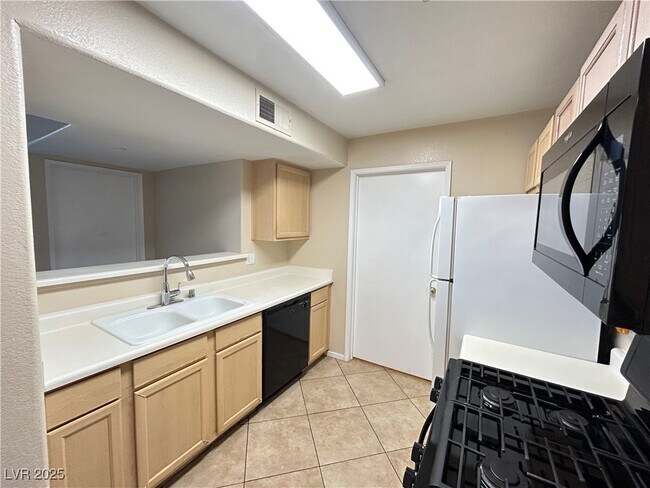 Photo - 950 Seven Hills Dr Unit 725