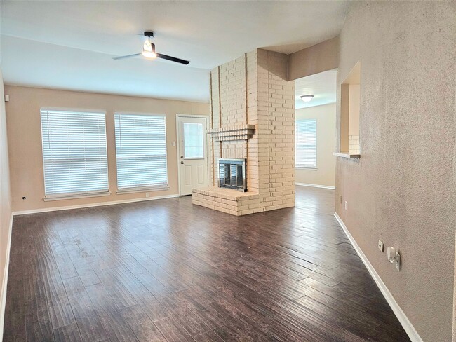 Photo - 4231 Southchase Ln