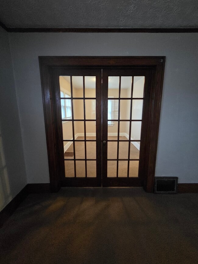 Photo - 2400 S Henry St