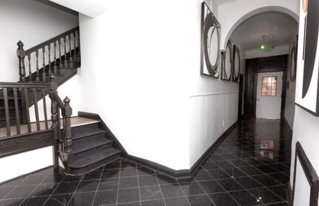 Photo - 1021 St Paul St