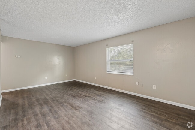 1BR, 1BA - 675SF - Living Room