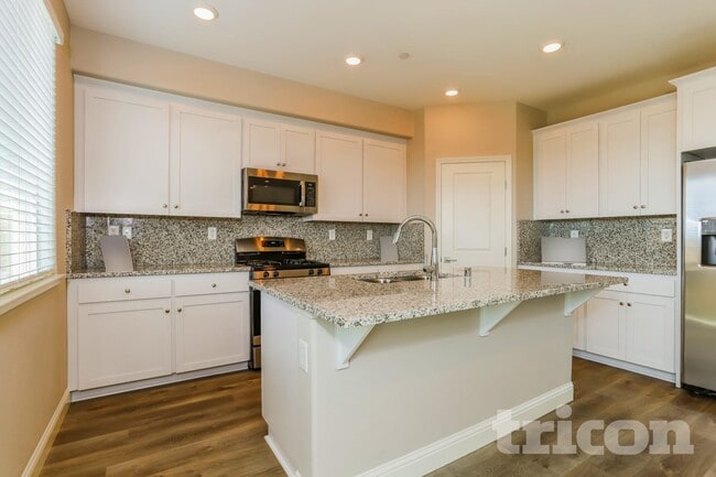 Photo - 1202 Victorian St