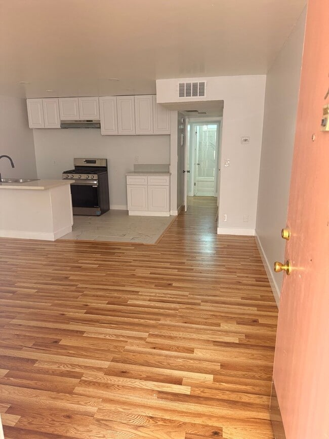 Photo - Charming 1 Bedroom Apartment with Pool, Patio & Flexible Month-to-Month Lease
