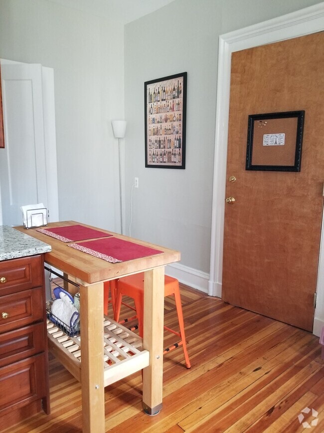 Building Photo - 28 Trumbull St Rental