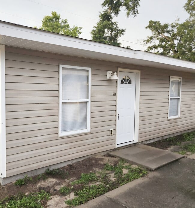 Building Photo - 624 College Ave Rental