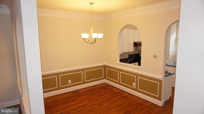 Building Photo - 405 Main St