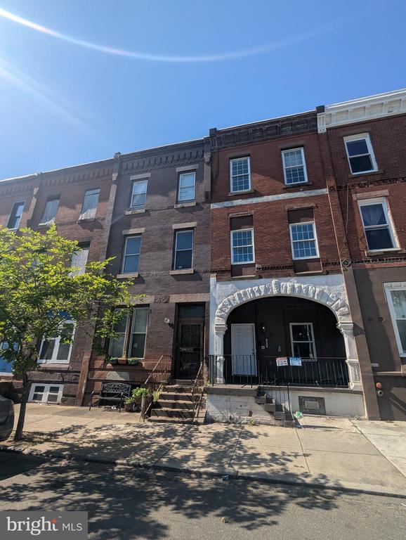 Building Photo - 1918 W Diamond St Rental