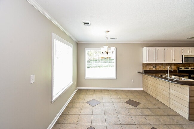 Photo - 401 Timber Way S