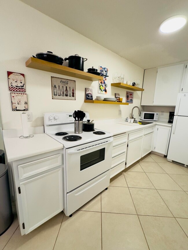 Photo - 2801 Los Felices Cir E Unit D 102