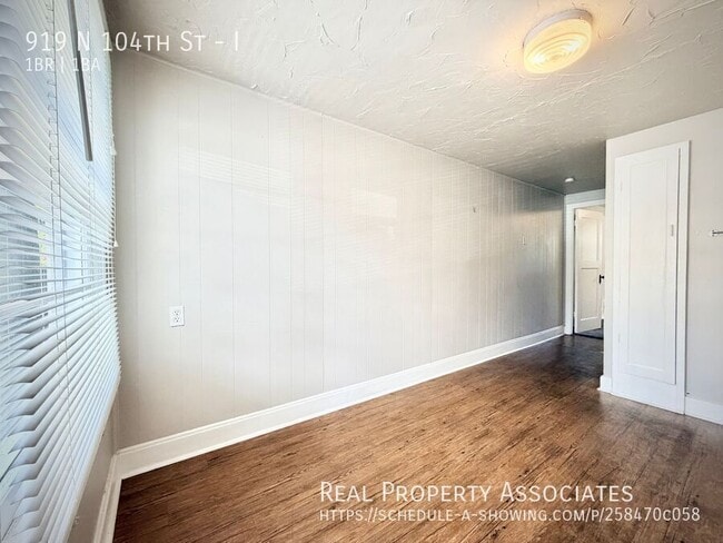 Photo - 919 N 104th St Unit I
