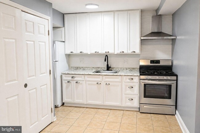 Photo - 63 Galveston Pl SW Unidad B