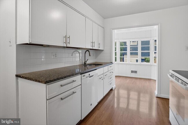 Photo - 5205 Saratoga Ave