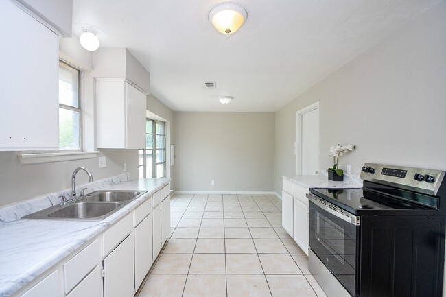 Building Photo - 12654 Monarch Rd Rental