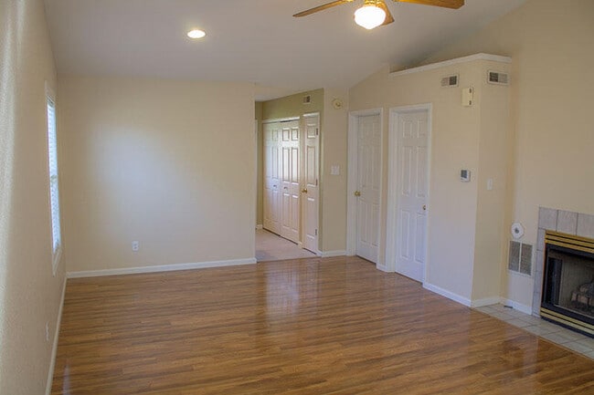 Photo - 5204 Tessa Way