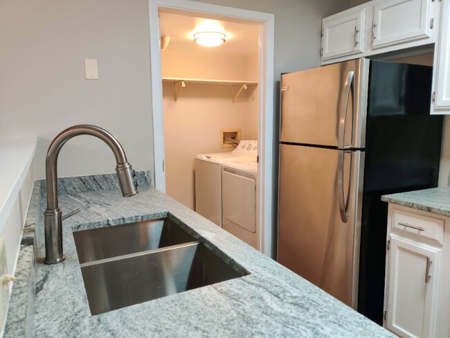 Photo - 17 Clemson Ct