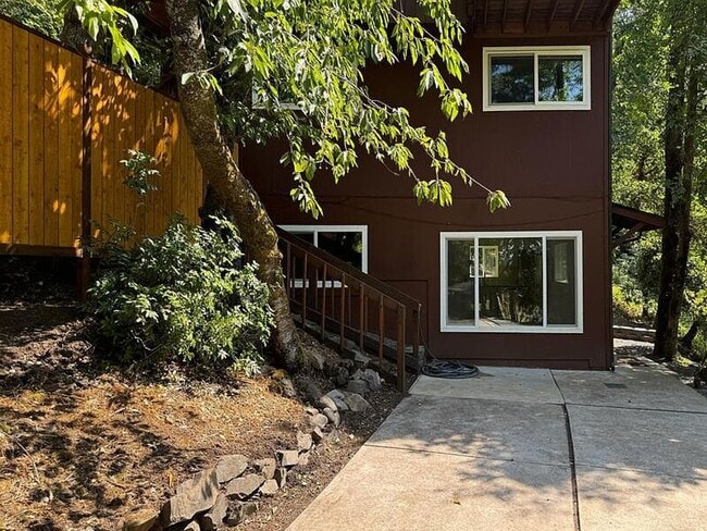 Building Photo - Beautiful One Bedroom Apartment in Fox Hollow Area