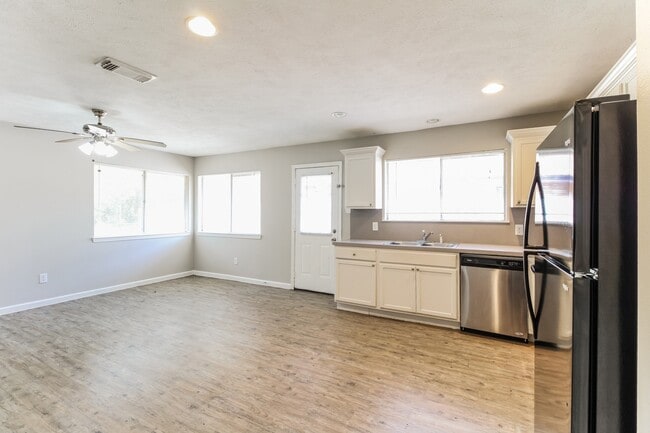 Photo - 4427 Ravine Dr