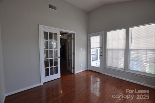 Photo - 4923 Sunburst Ln