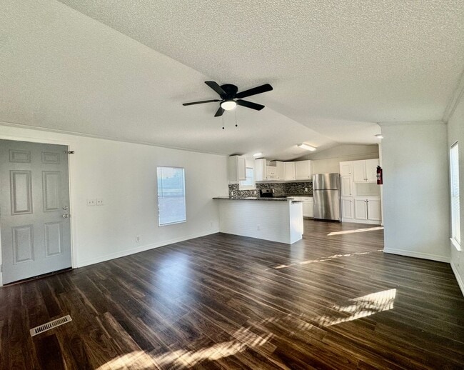 Photo - 1007 Spooner St