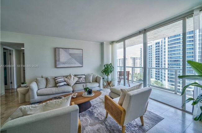 Building Photo - 5900 Collins Ave Unit 1406
