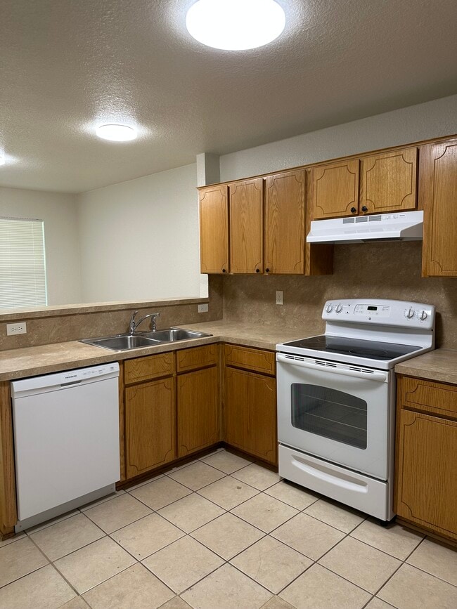 Photo - 409 Justin Ln