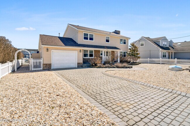 242 Curtis Point Dr