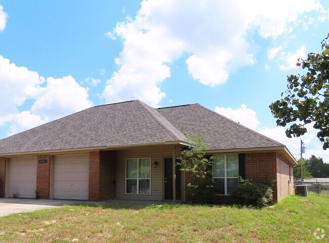 Building Photo - Lindale ISD! Beautiful 3 Bedroom, 2 Bath D... Rental