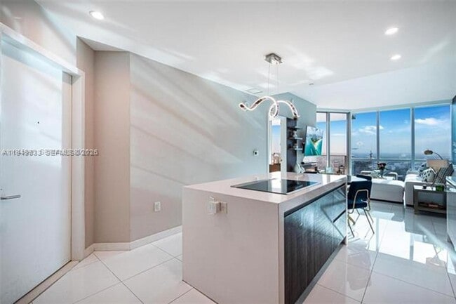 Photo - 851 NE 1st Ave Unidad 851 NE 1st Ave 4108