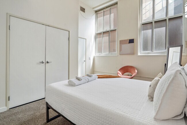 Photo - 125 W Market St Unit ID1035273P