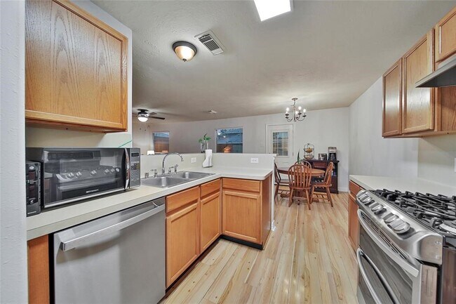 Photo - 16923 Lockford Ln