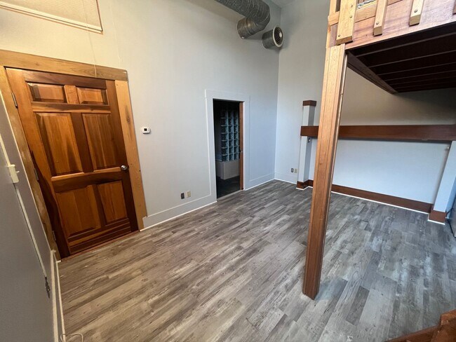 Photo - Bloomfield On The Corner Unit 202 N 9th Street #A