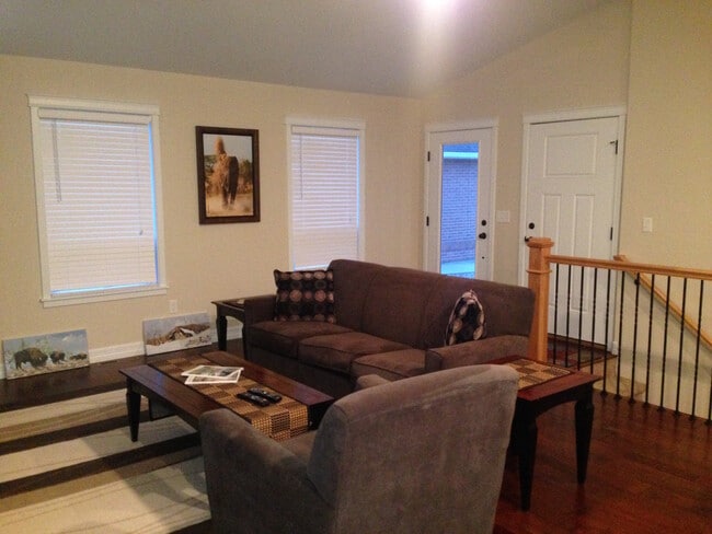 Contemporary Furnished 4 BR Townhome