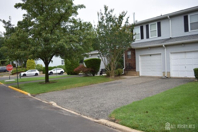 Photo - 99 Brookview Cir