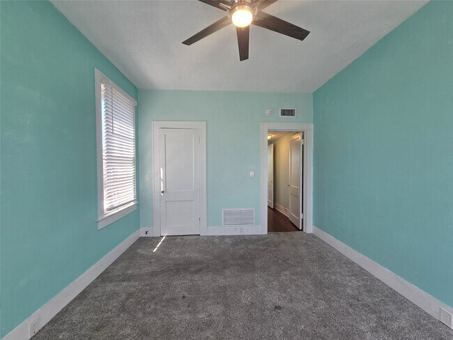 Photo - 725 Broadway Avenue J Unit 3