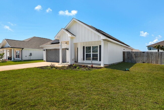 Photo - "Charming 4-Bed Oasis with Granite Touches in Gulf Breeze – Electric Included!"