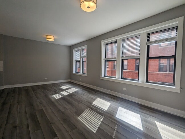 Photo - 3943 N Janssen Ave Unit s1