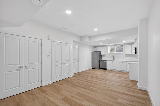 Photo - 30 Renwyck Pl